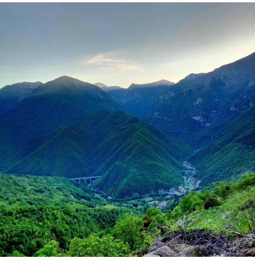 Ferienwohnung Casa Indipendente Con Camino Tra Leonessa E Amatrice Favischio Exterior foto